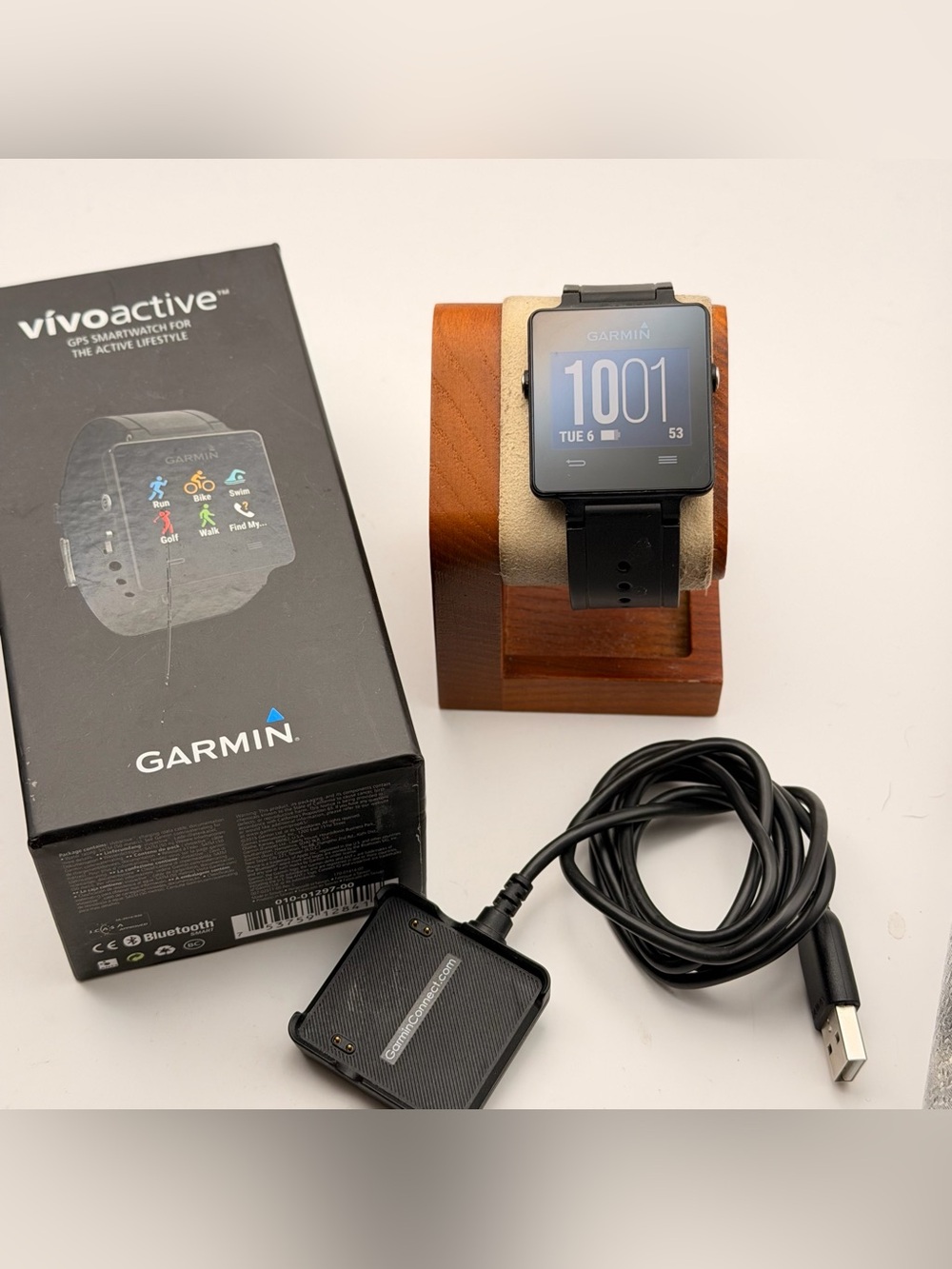 Garmin Vivoactive Full Set, Excellent, Charger Included, manuals, Black